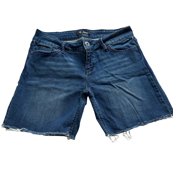 Guess Bermuda Women’s Shorts - Picture 1 of 3